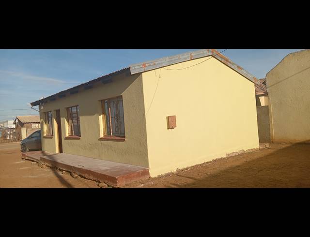 3 BEDROOM FREEHOLD FOR SALE IN JOUBERTON